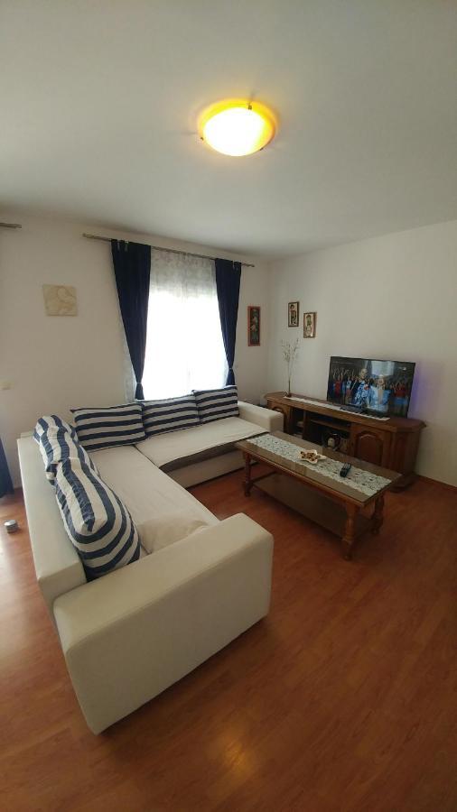 Apartment Tina โตรกีร์ ภายนอก รูปภาพ