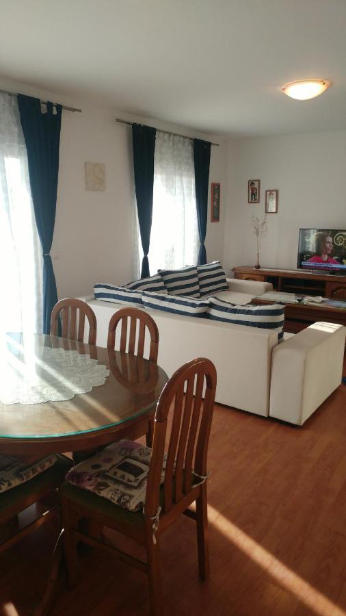 Apartment Tina โตรกีร์ ภายนอก รูปภาพ
