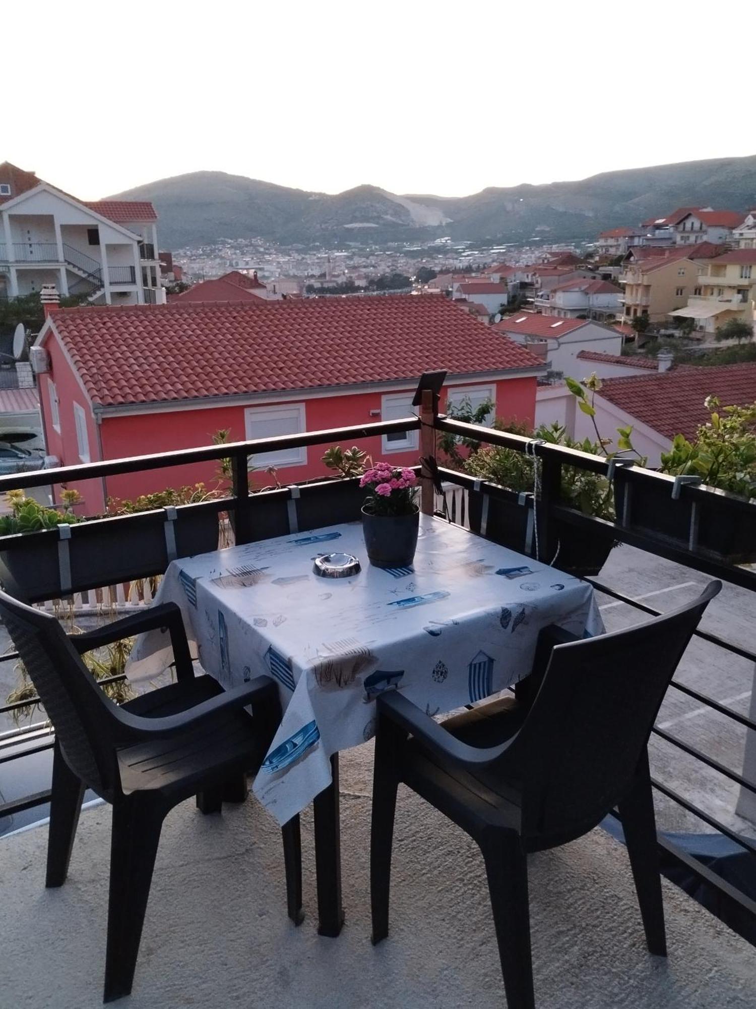 Apartment Tina โตรกีร์ ภายนอก รูปภาพ