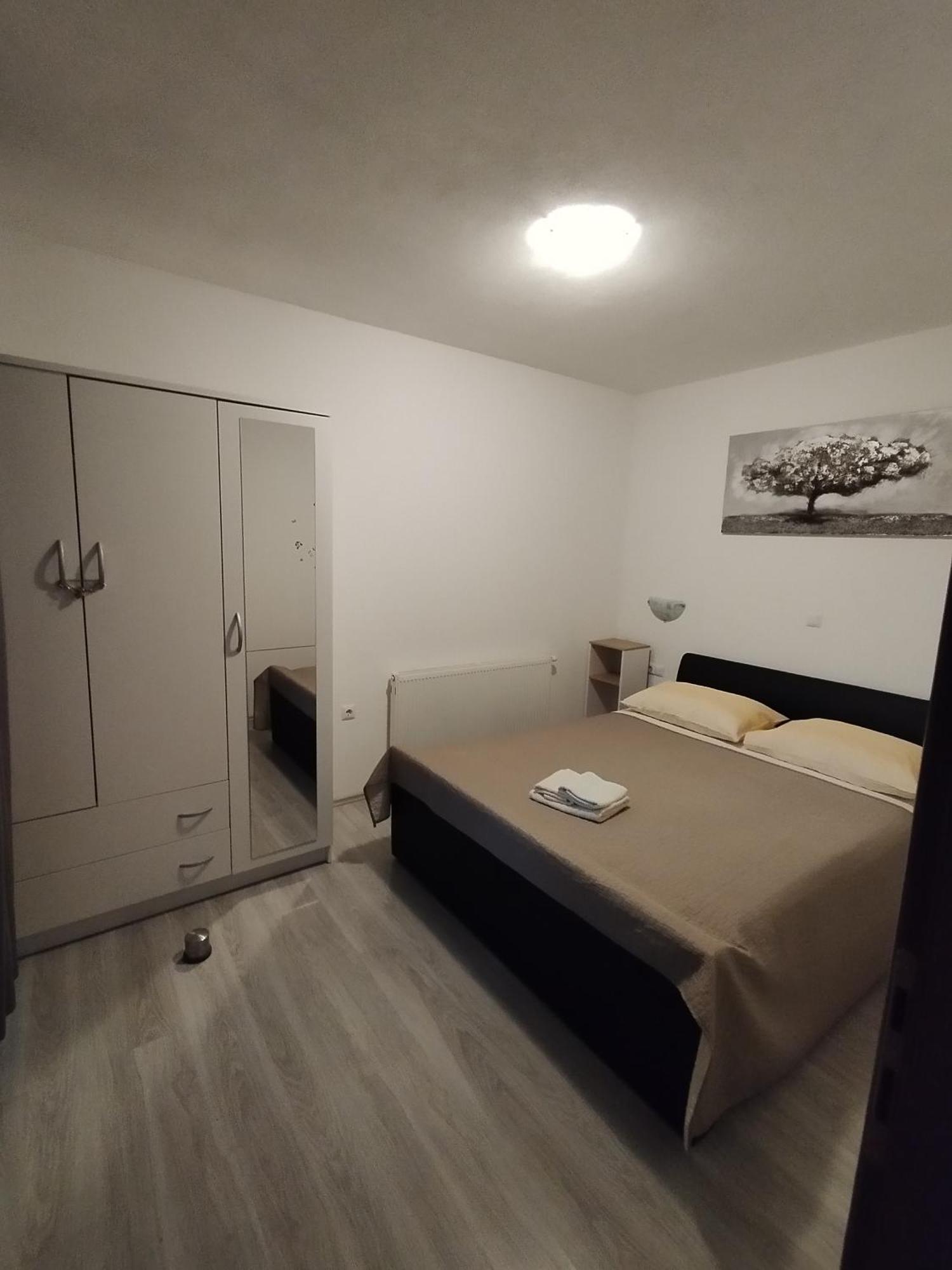 Apartment Tina โตรกีร์ ภายนอก รูปภาพ